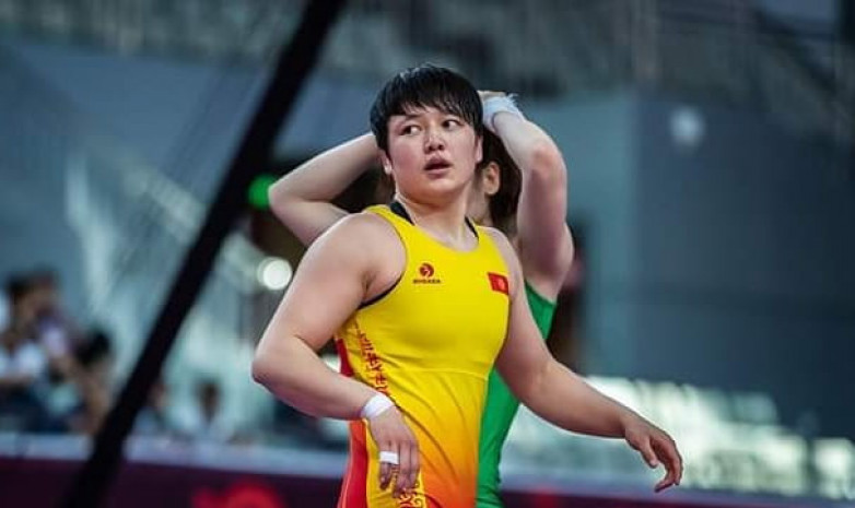 Мээрим Жуманазарова отправила 4 кислородных концентратора в село Ак-Талаа