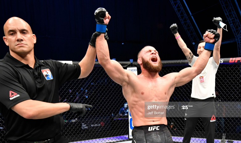 Рафаэль Физиев подписал новый контракт с UFC на 4 поединка