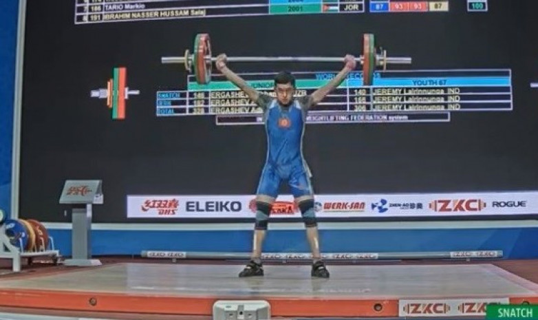 Кыргызстанские тяжелоатлеты примут участие в чемпионате мира среди юношей