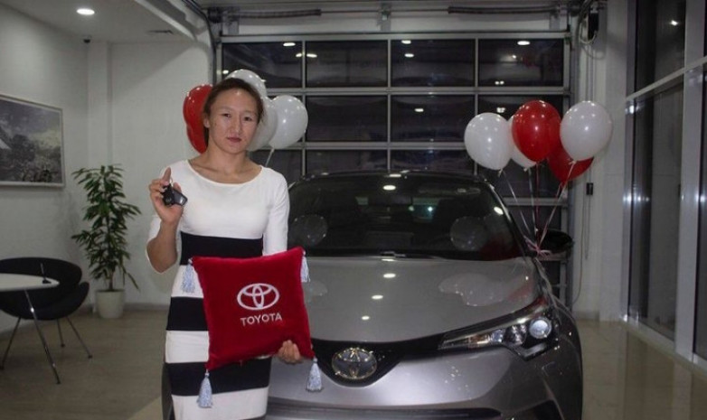 Айсулуу Тыныбекова поблагодарила «вора в законе» Кольбаева