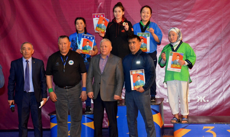 Победители и призеры чемпионата по борьбе алыш