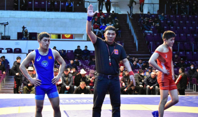 Определились победители и призеры чемпионата Кыргызстана по вольной борьбе среди молодежи