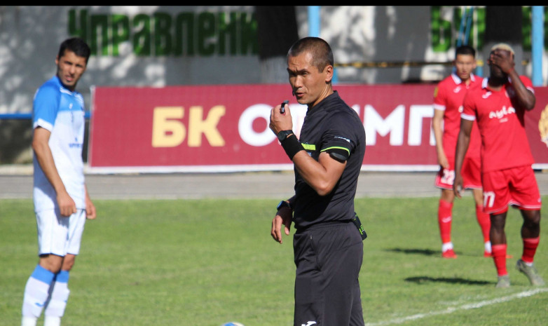 Абсурдные решения судей в КПЛ продолжаются. Отличился Эрлан Нарбаев