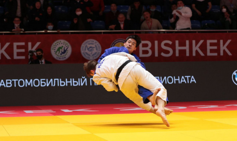 ВИДЕО. Финальная схватка чемпионата Азии: Золоев - Мун Джин Ли 