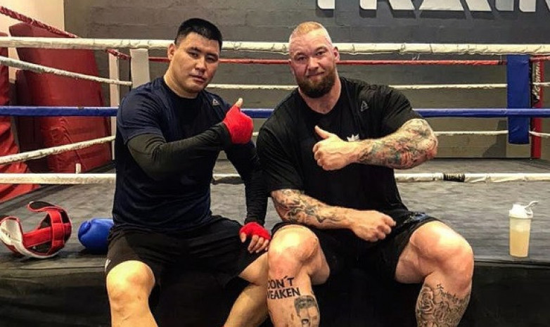 Куан Абдыраимов помогает готовиться к бою Хафтору Бьернссону из «Игры престолов»