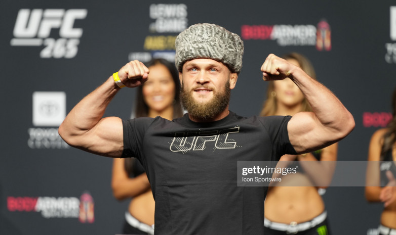 UFC: Рафаэль Физиев в третий раз подряд получил бонус $50 тысяч