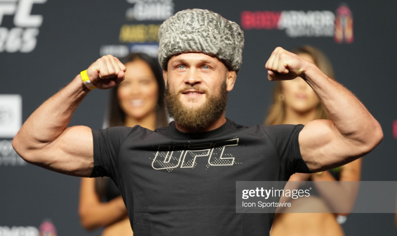 Рафаэль Физиев занимает 14 место в рейтинге UFC