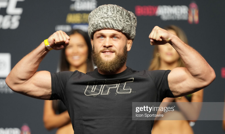 Рафаэль Физиев занимает 14 место в рейтинге UFC