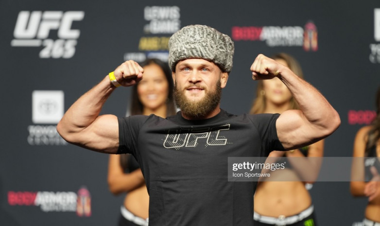Рафаэль Физиев поднялся на 11 место в рейтинге UFC