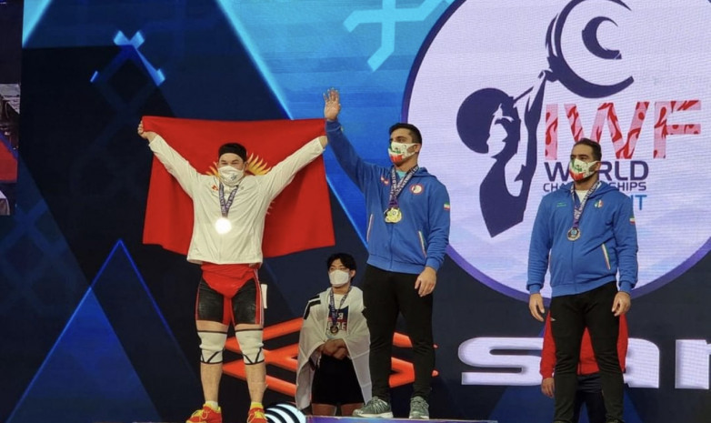 Бекдоолот Расулбеков - серебряный призер чемпионата мира по тяжелой атлетике