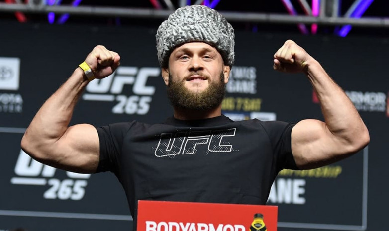 Рафаэль Физиев сохранил 11 место в рейтинге UFC