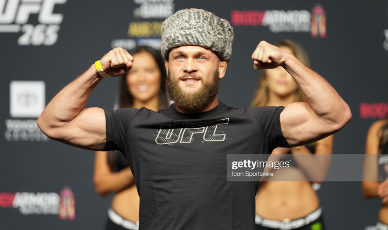 UFC: Рафаэль Физиев бросил вызов Рафаэлю дос Аньосу