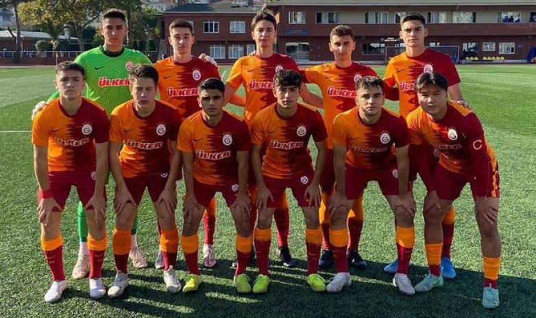 Бекназ Алмазбеков отдал две голевые передачи «Галатасарай U-17»