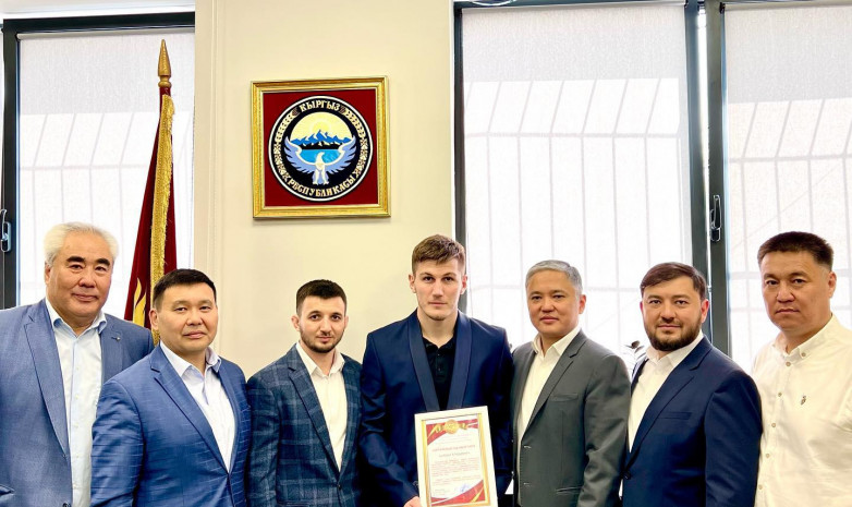 Чемпиону Азии подарили квартиру