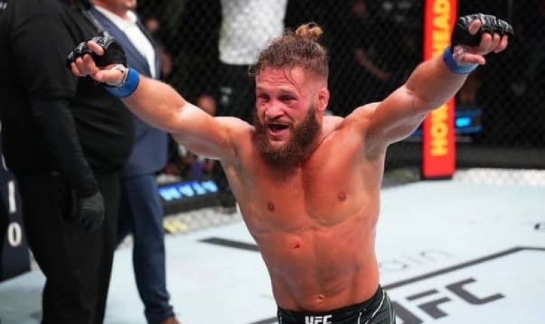 UFC: Рафаэль Физиев нокаутировал Дос Аньоса