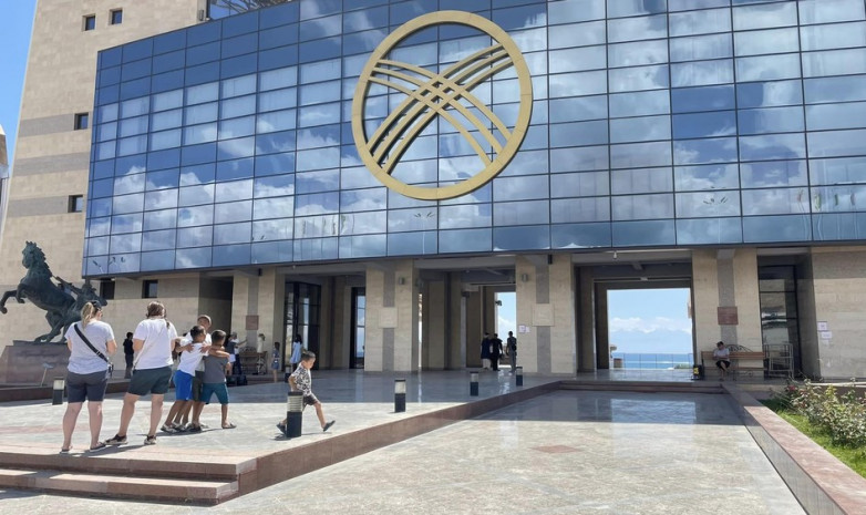 Госагентство по управлению госимуществом рассматривает возможность открытия культурно-оздоровительных мини-комплексов на ипподроме в Чолпон-Ате