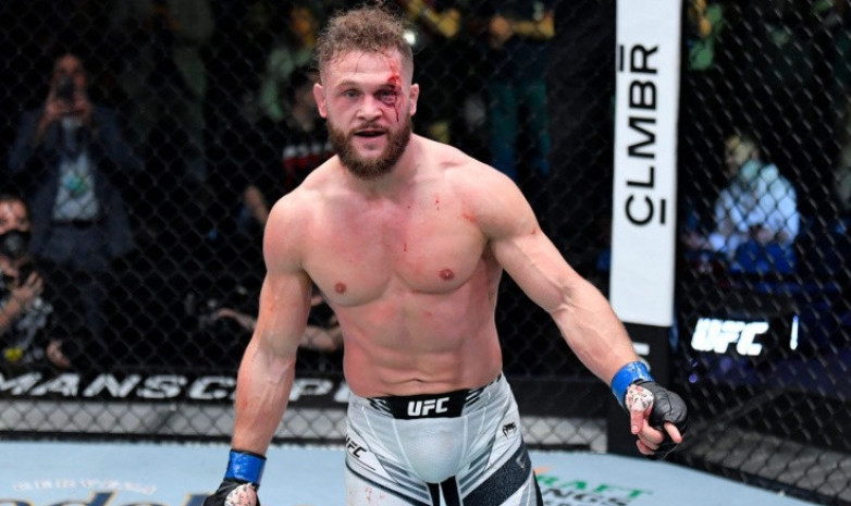 Рафаэль Физиев опустился на 8 строчку в рейтинге UFC
