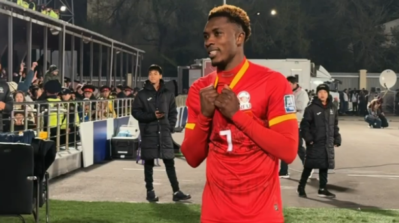 Два мальчика попросили футболку Кожо после матча. Как нападающий решил эту проблему? Видео