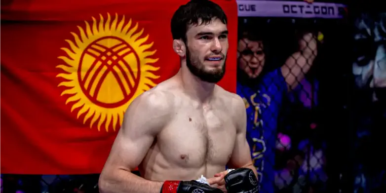 Боец из Кыргызстана освободил свой чемпионский титул в лиге OCTAGON