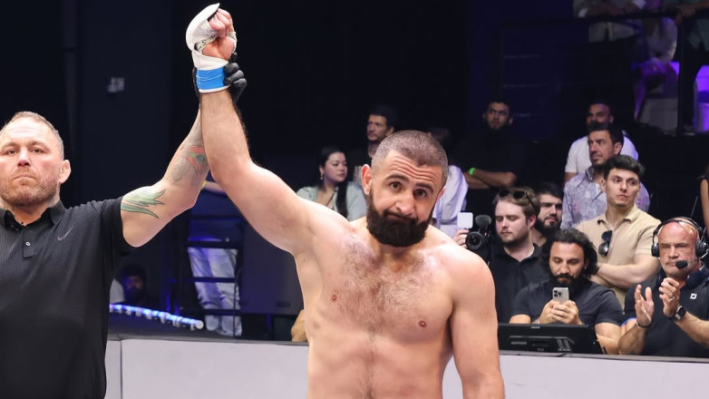 Кямран Аббасов в первом раунде нокаутировал американца на турнире Karate Combat 54. ВИДЕО