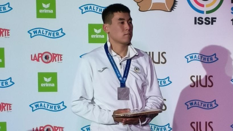 18-летний кыргызстанец завоевал серебро Кубка мира по пулевой стрельбе