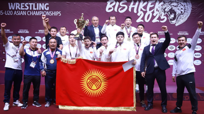 Сборная Кыргызстана по вольной борьбе заняла 2 место на чемпионате Азии U20 в Бишкеке