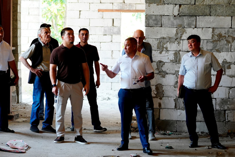 В Бишкеке начали улучшать здание Управления спортивных сооружений