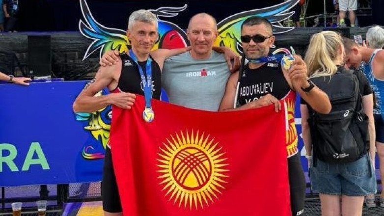 Спортсмен из Кыргызстана в третий раз выиграл чемпионат мира по паратриатлону