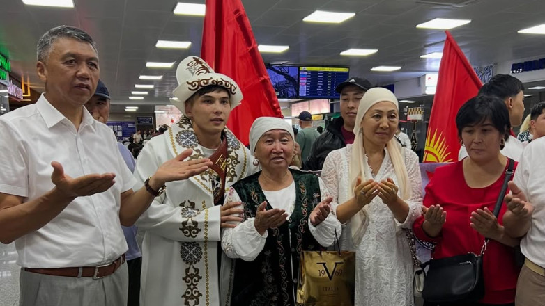 Как в Бишкеке встретили чемпиона мира по греко-римской борьбе U20 Жантөрө Мирзалиева. ВИДЕО