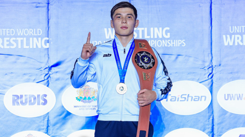Борцы из Кыргызстана завоевали 3 медали на чемпионате мира U20 в Болгарии