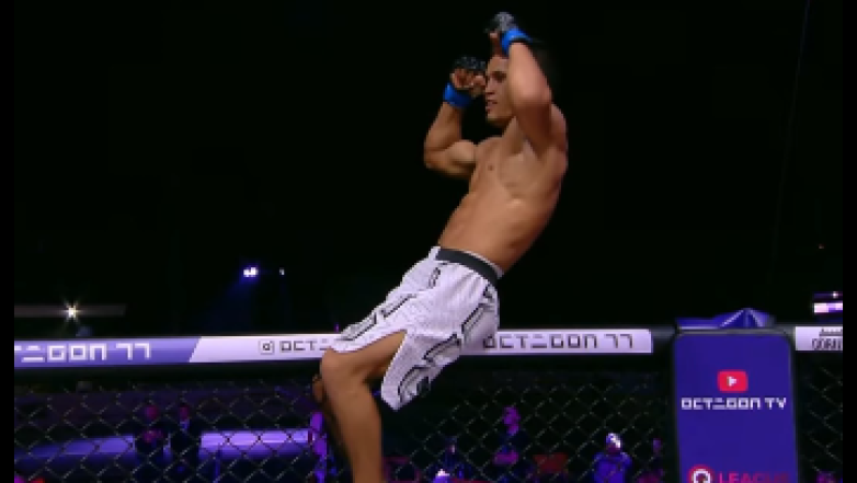 Асан Аманов победил казахстанца на турнире OCTAGON 77