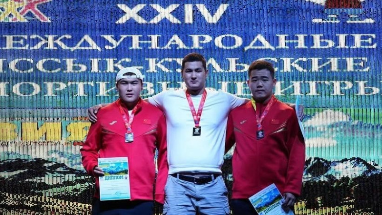 Чекист выиграл золото в соревнованиях по сумо