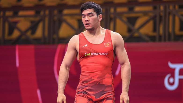 Кыргызстанец начал чемпионат мира по борьбе с разгромной схватки