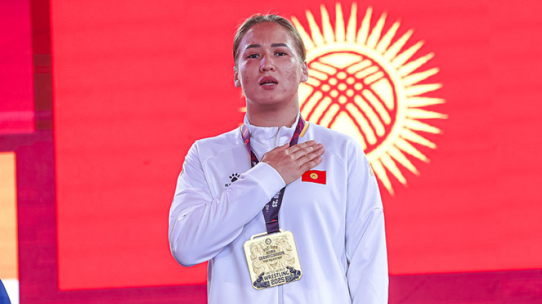 Кыргызстанка выиграла золото чемпионата мира по борьбе U23