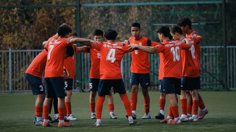 Футболисты из Кыргызстана проигрывали «Зениту», но мощно камбэкнули и выиграли. ВИДЕО