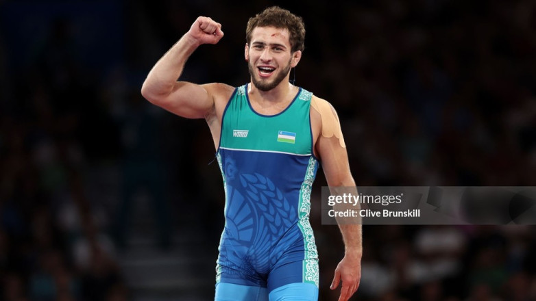 Олимпийский чемпион приехал в Бишкек и провёл мастер-класс для юных борцов. ВИДЕО