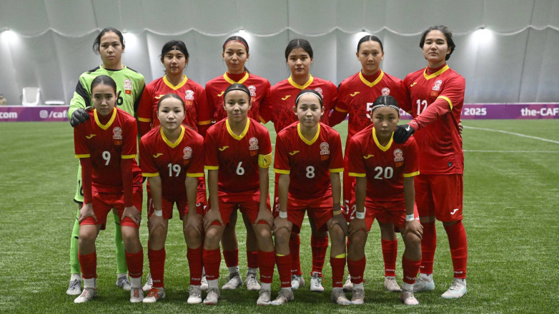 Футболистки из Кыргызстана сегодня сыграют с Узбекистаном