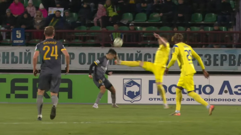 Кыргызстанец получил шипами по лицу. ВИДЕО