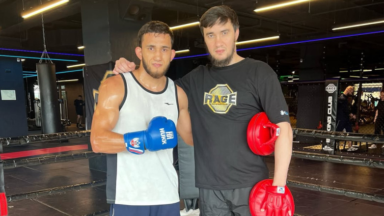 Тренеру кыргызстанского бойца дали 1 000 000 рублей. ВИДЕО