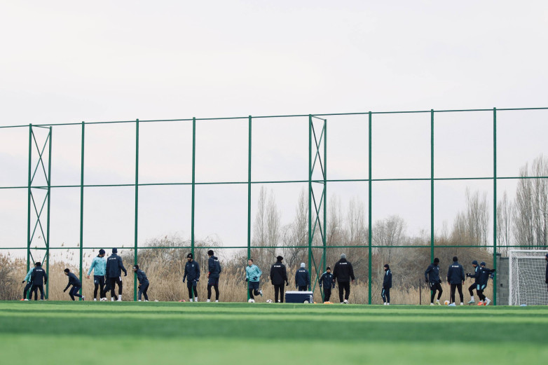 Чемпионат Кыргызстана: очередная тренировка «Барса» на Иссык-Куле. ФОТО