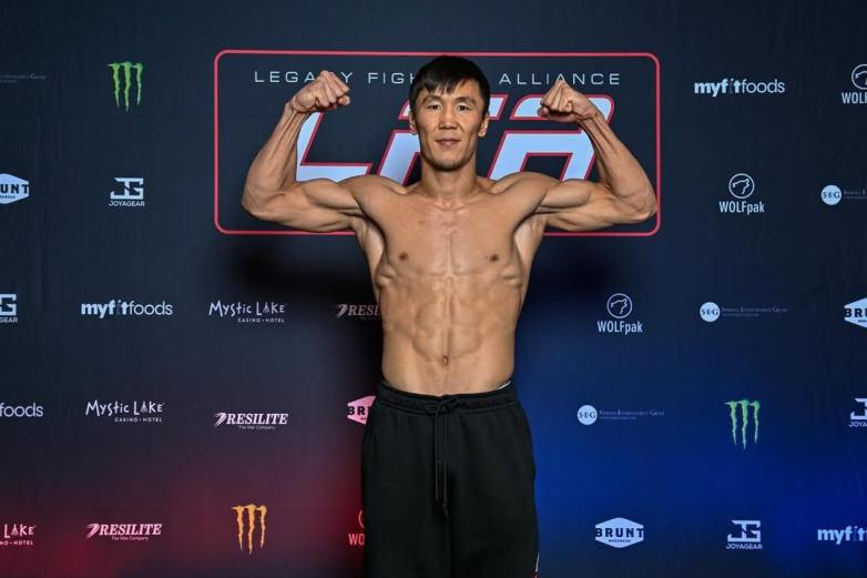 Кыргызский файтер будет драться на турнире в США. Полный кард