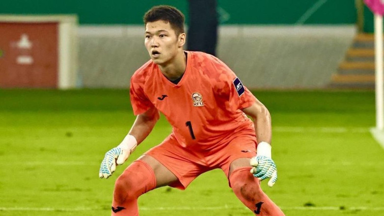 Впервые вратарь из Кыргызстана смог отбить пенальти на Кубке Азии. ВИДЕО