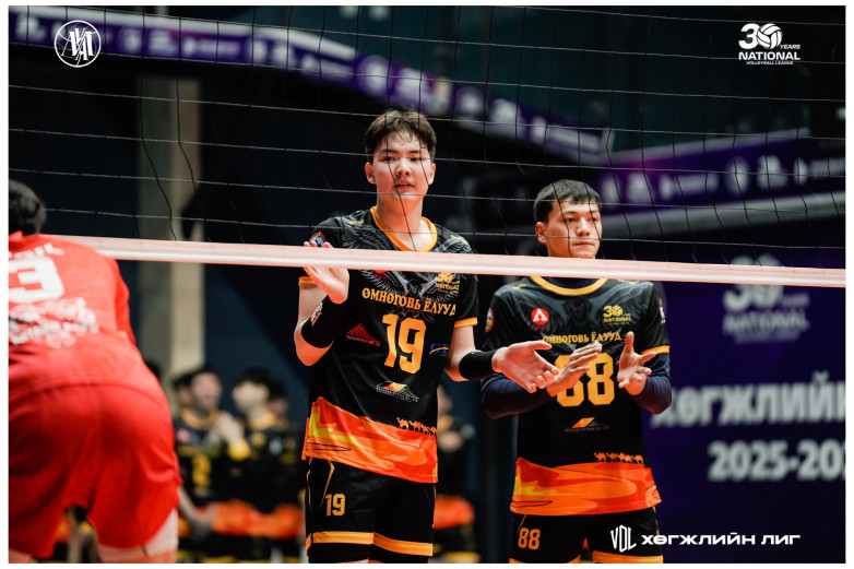 Чемпионат Монголии по волейболу: 12-я победа команды кыргызстанца. ФОТО