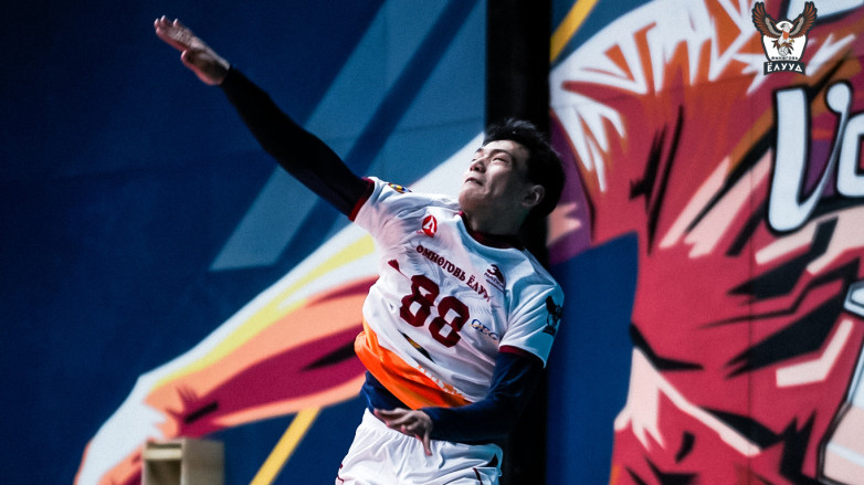 Еще один яркий перфоманс кыргызстанца в чемпионате Монголии по волейболу. ВИДЕО