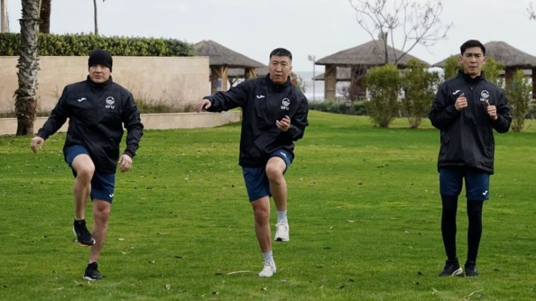 Футбольные рефери из Кыргызстана проводят сборы в Турции