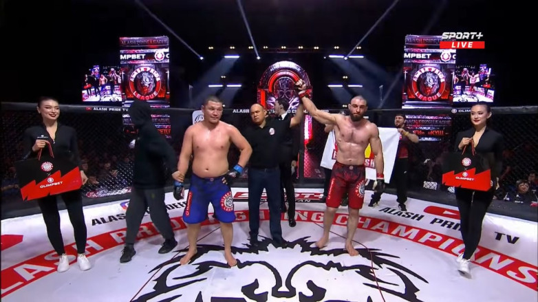 Боец из Кыргызстана проиграл бой в казахстанской лиге