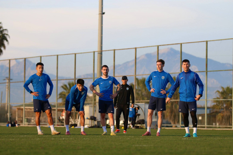 Команда Высшей лиги провела тренировку перед первым матчем в Турции. ФОТО