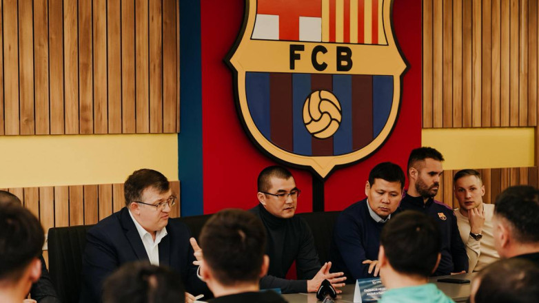 Руководство Кыргызского футбольного союза посетило академию «Барселона». ФОТО
