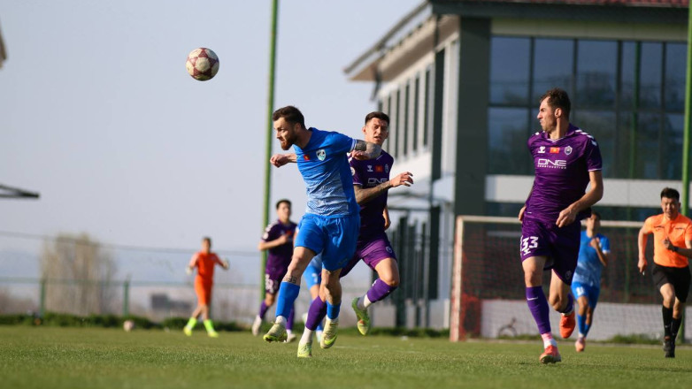 Действующий чемпион Высшей лиги снова обыграл новичка