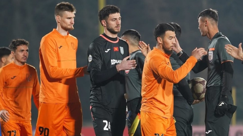 Вратарь клуба Высшей лиги отдел голевую передачу. ВИДЕО